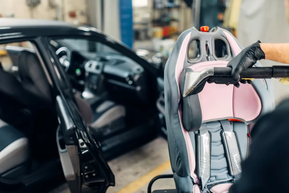 auto kinderzitje schoonmaken