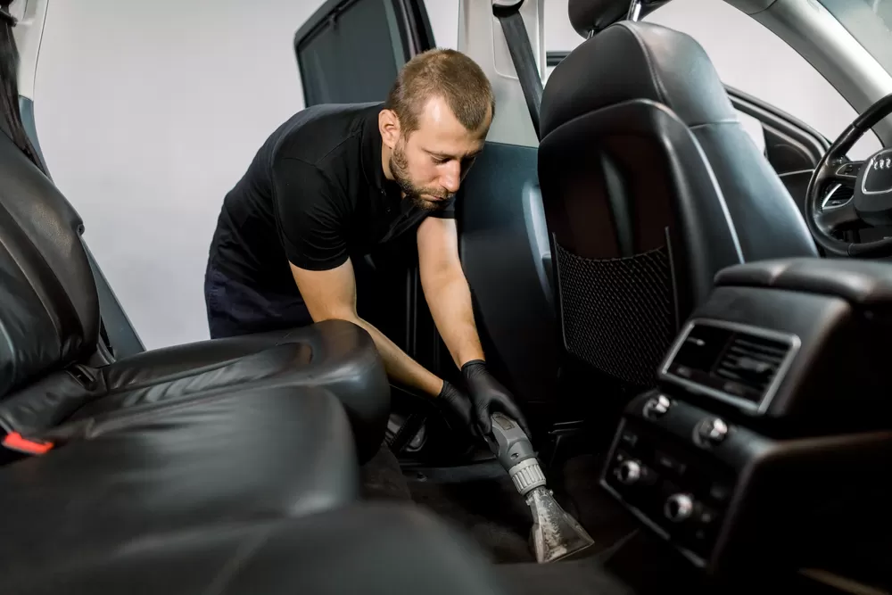 reiniging van vloer en plafondtegels