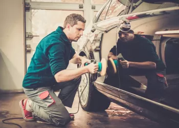 Hoe Autokrassen Verwijderen?