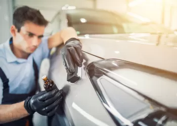 Wat is Keramische Coating? Beschadigt Het De Auto?