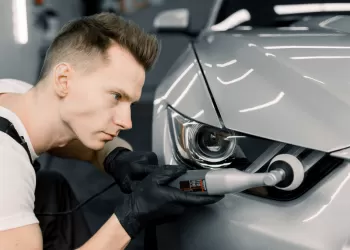 Hoe Wordt Het Polijstproces Van De Koplampen In Auto's Uitgevoerd?