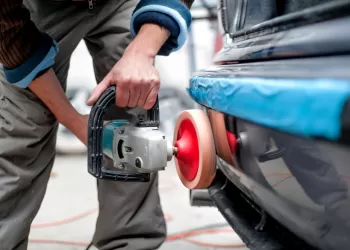 Methoden Voor Het Verwijderen Van Bumperkrassen Op Voertuigen